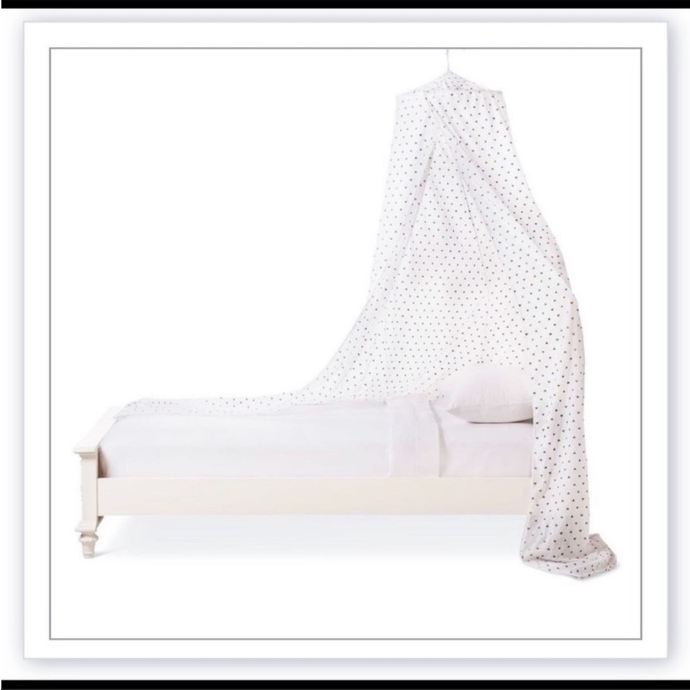 NEW Pillowfort White Metallic Hearts Bed Canopy